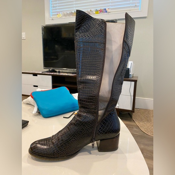 Nice boots! - Picture 4 of 5